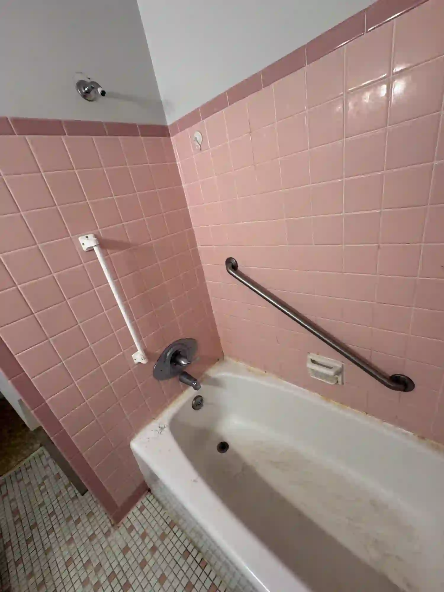 Pink tile tub surround close-up